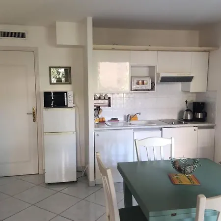 Havre De Paix En Plein Centre Ville, 4 Couchages Menton