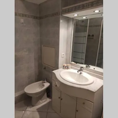 Havre De Paix En Plein Centre Ville, 4 Couchages Menton