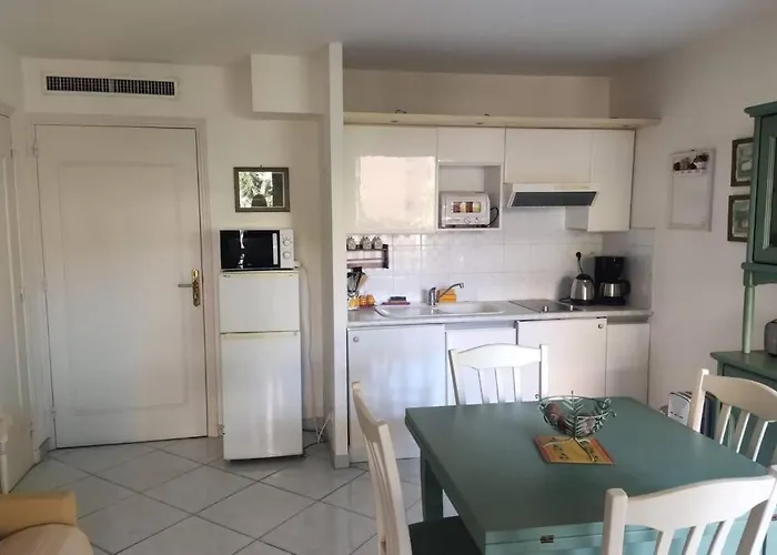 Havre De Paix En Plein Centre Ville, 4 Couchages Menton