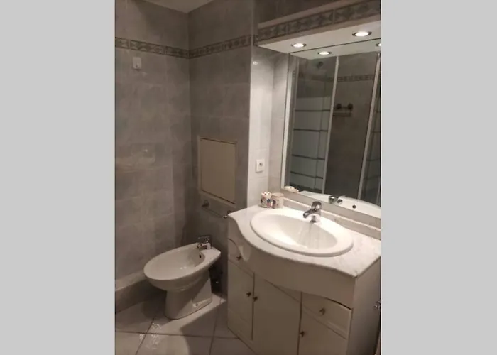 Havre De Paix En Plein Centre Ville, 4 Couchages Menton